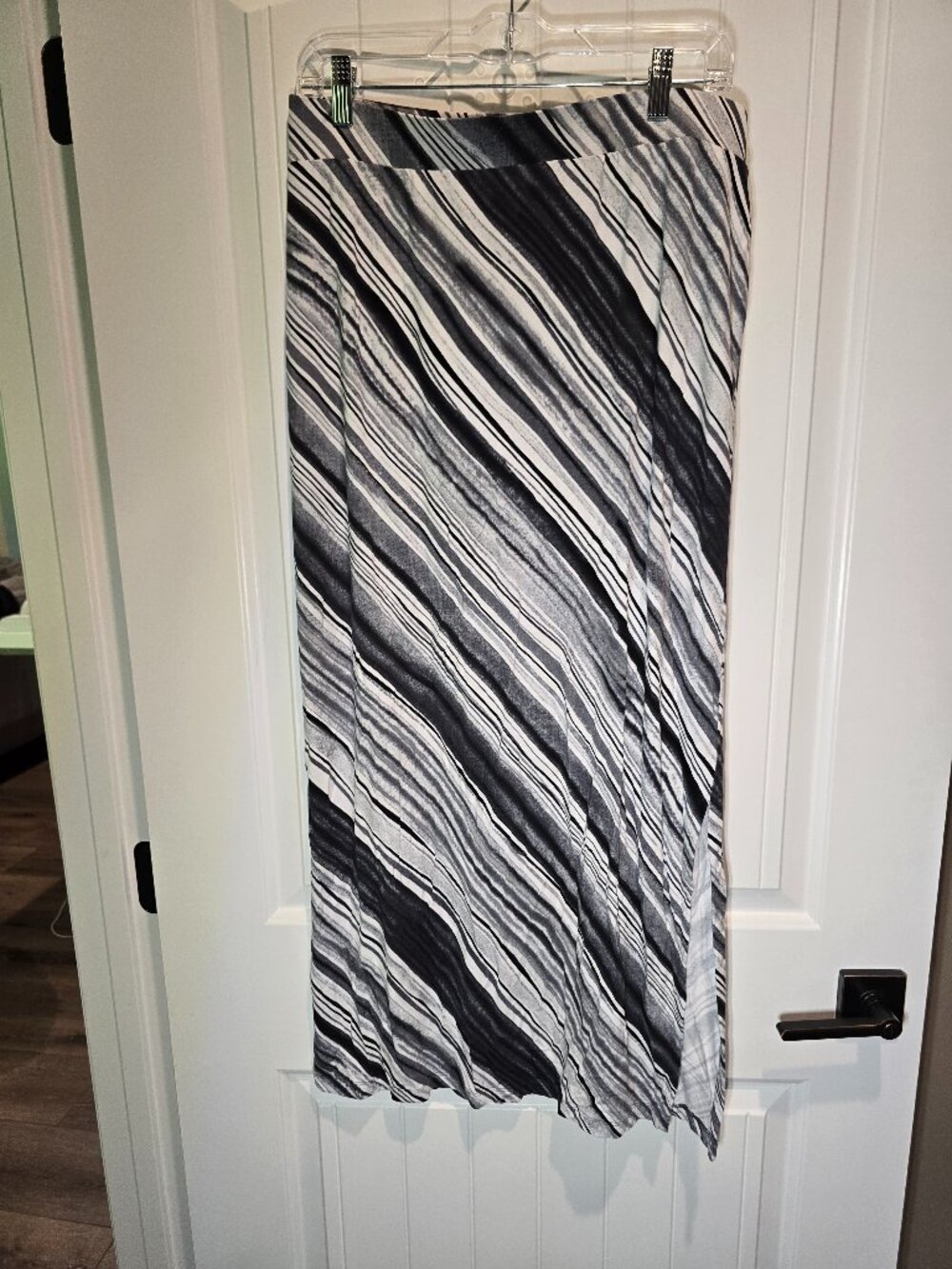 Like New Maxi Skirt Size Large Black Gray and White